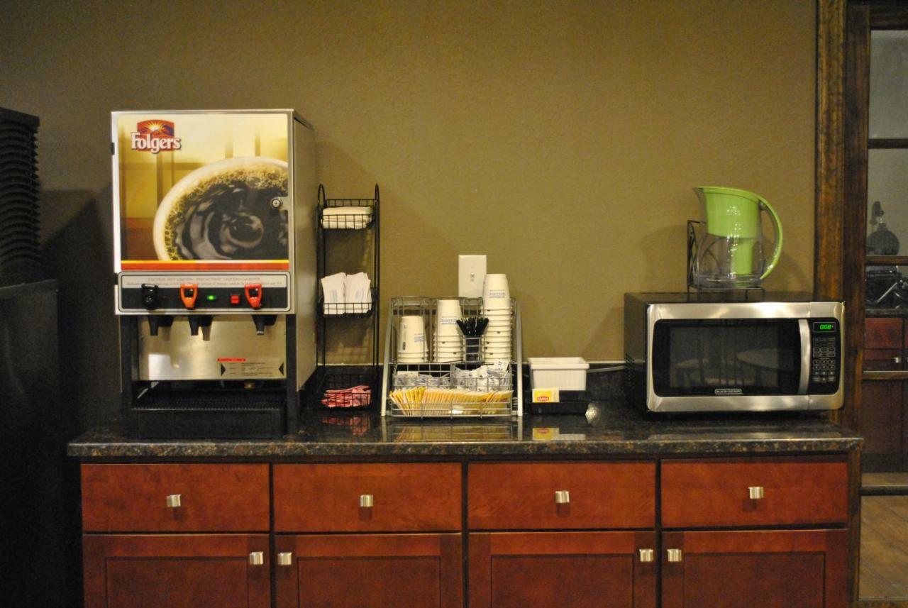 Super 8 By Wyndham Cromwell/Middletown Hotel Luaran gambar